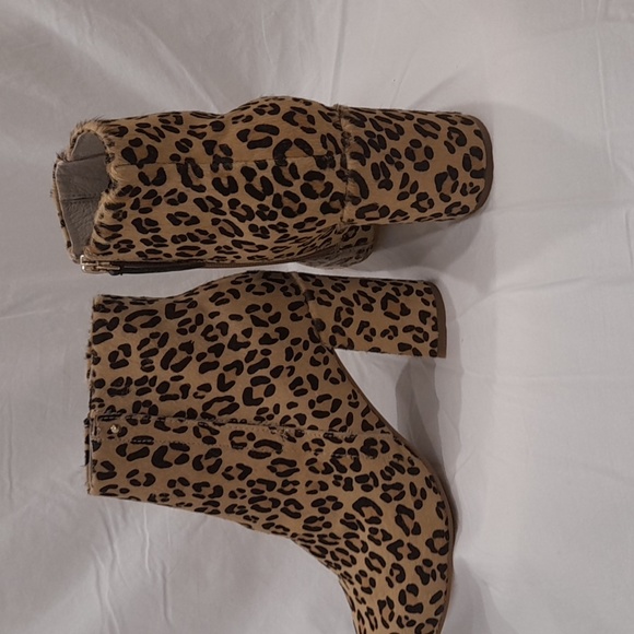 Unworn FRANKiE 4 shoes. AU size 9. Leopard print. - Picture 5 of 5
